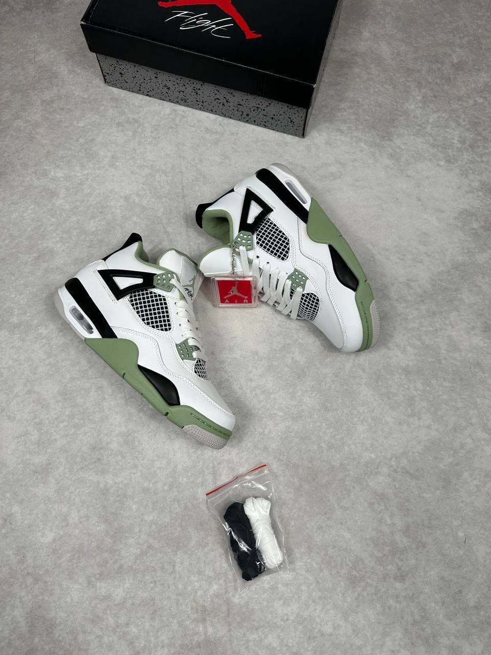 Air Jordan 4 Retro ‘Seafoam’ (Oil Green/White/Black)