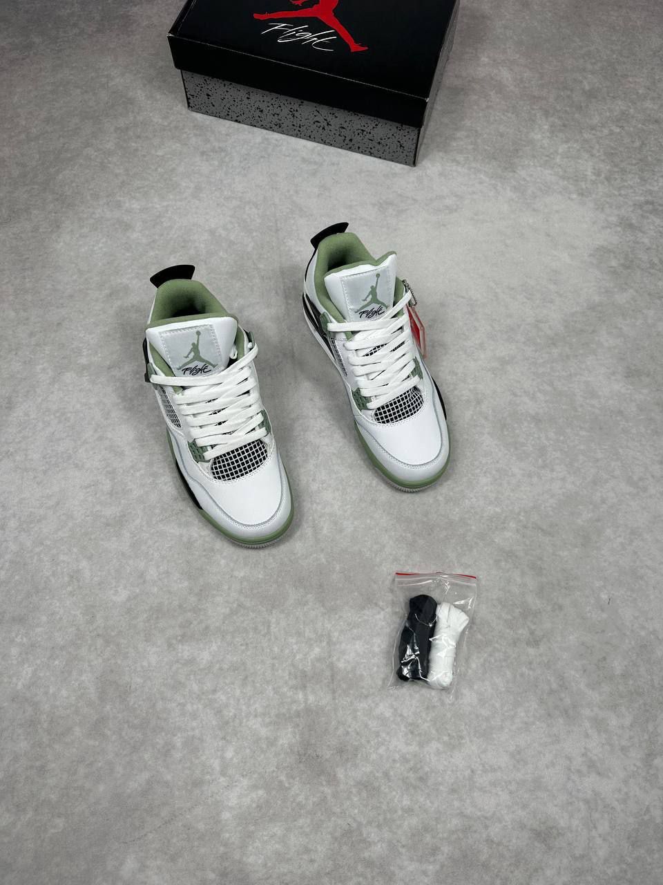 Air Jordan 4 Retro ‘Seafoam’ (Oil Green/White/Black)