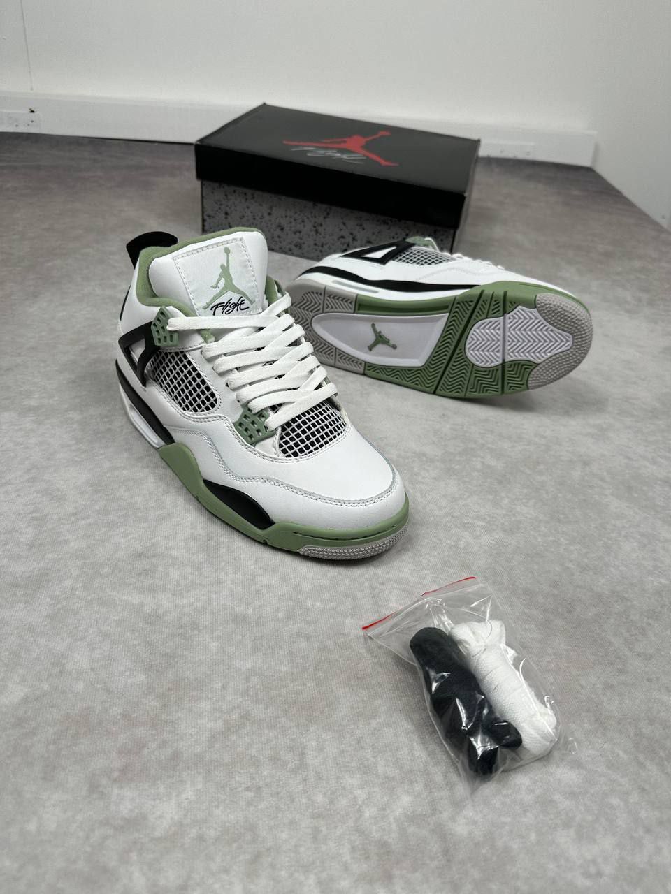 Air Jordan 4 Retro ‘Seafoam’ (Oil Green/White/Black)